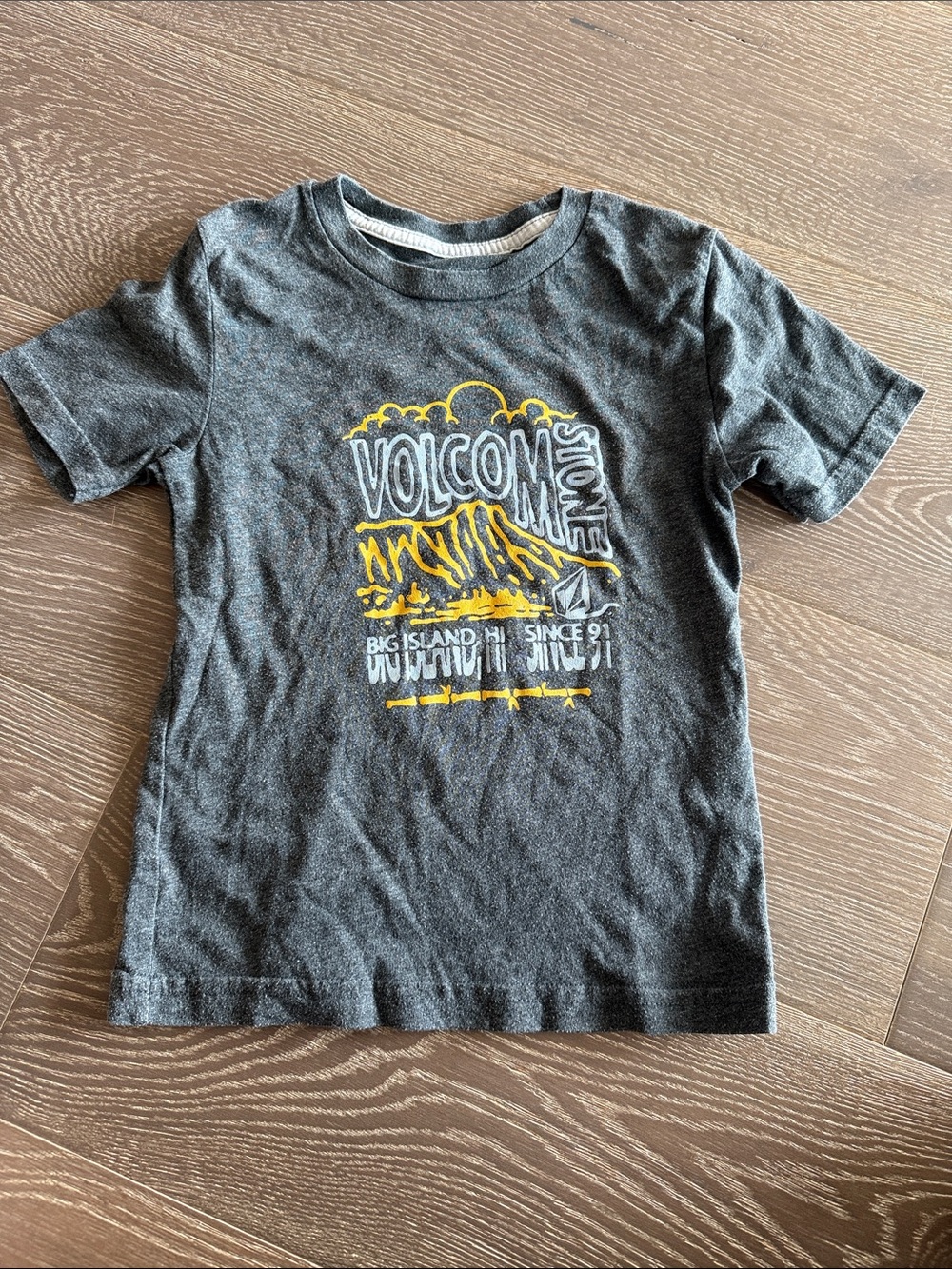 Volcom Big Island Hawaii Kids Gray Short-Sleeve Tee with Yellow Graphic